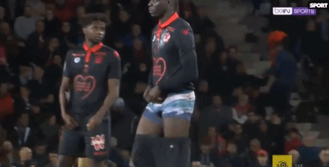 NBA：勇士主场险胜小牛（勇士主场惊险击败小牛）