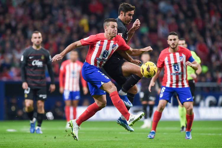 女星爆砍69分！华子：哪天都愿意她在我身上得这么多分（女篮球星狂轰69分！华子打趣：随时欢迎她在我头上拿这么多分）