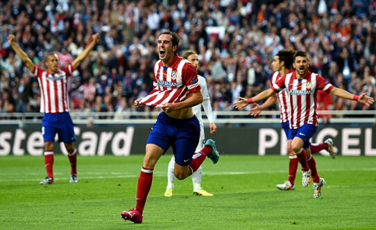 亚冠赛后国安球迷对老将王刚高喊：电梯战神，王刚牛X（亚冠赛后，国安球迷齐声为老将王刚呐喊：电梯战神，太强了）