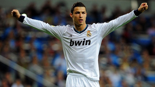 滇超联赛昆明队抵保山获赠小粒咖啡非遗周边（滇超昆明队抵达保山，获赠小粒咖啡非遗文创周边）