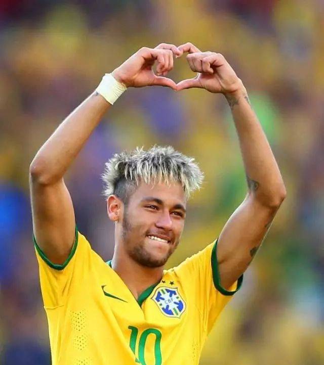 观战台：枪手苦战维拉+曼城遇黑马 梅西冲击生涯第47冠