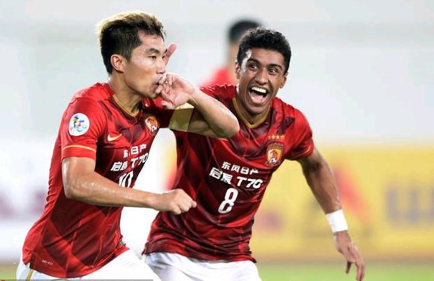 德甲半场：基尼洛斯1射1传，卡德破门，奥格斯堡2-0勒沃库森