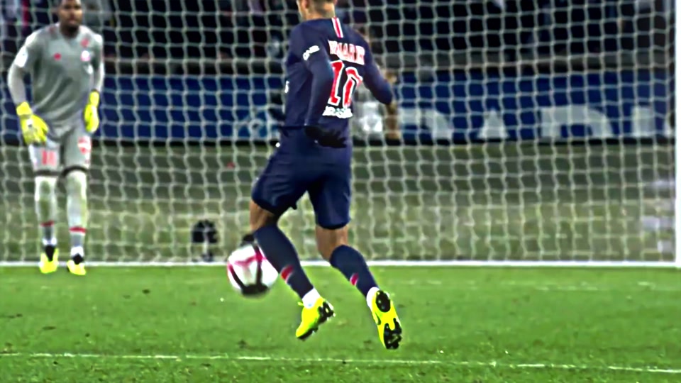 皇马名宿桑奇斯：希望当场上出现混乱时，队中有人来维持秩序（皇马传奇桑奇斯：盼有人在场面混乱时站出来稳住局面）