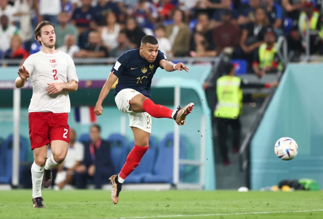 图赫尔谈C罗染红：希望我的球员们不要得红牌，这很重要（图赫尔评C罗红牌：希望队员避免被罚下，这非常关键）