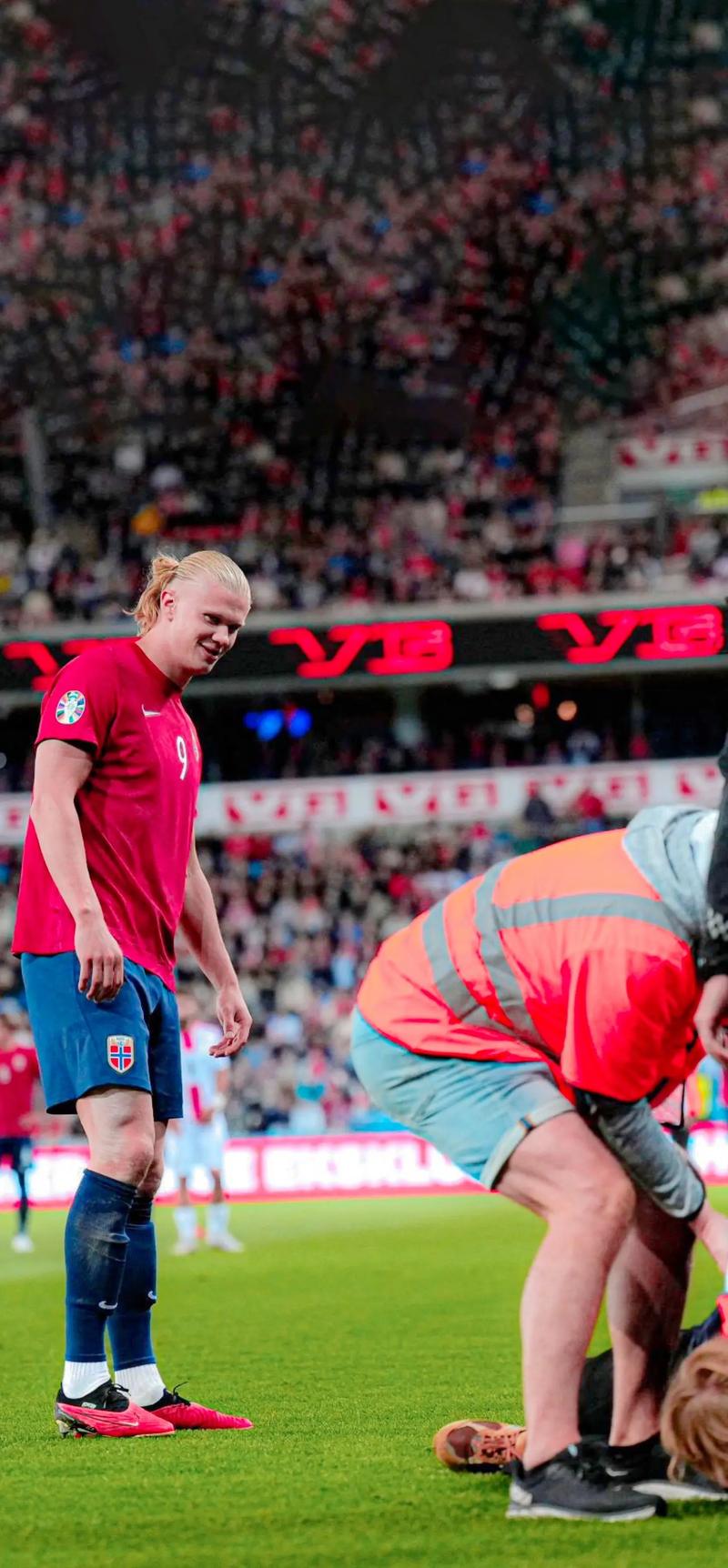 蒯纪闻与刘诚宇在中超努力证明自己，蒯纪闻目标进球，刘诚宇盼夺冠后再留洋。