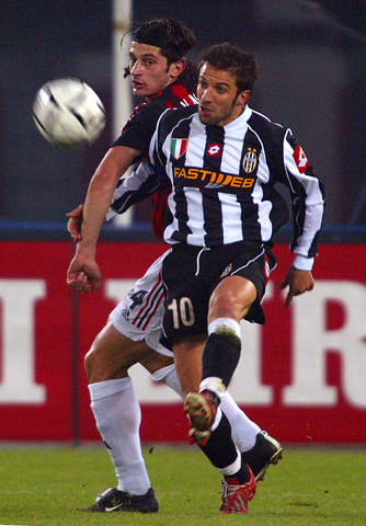 本赛季苏超最佳阵容：冠军泰州队1人入选，亚军南通队3人在列（苏超本季最佳阵容出炉：冠军泰州仅1人入选，亚军南通3将上榜）