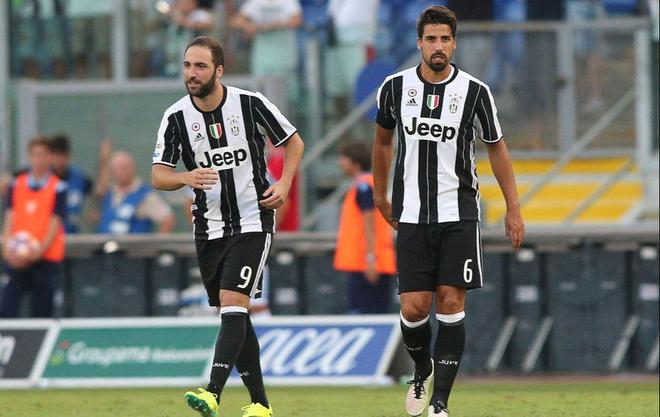 阿圭罗：阿根廷能赢2026世界杯；梅西是巴萨队史最重要的球员（阿圭罗：看好阿根廷夺得2026世界杯，梅西是巴萨史上最重要的球员）