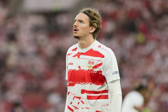 周末足坛激烈对决，拜仁、曼城、巴萨、AC米兰分别取得胜利，上演精彩绝杀。