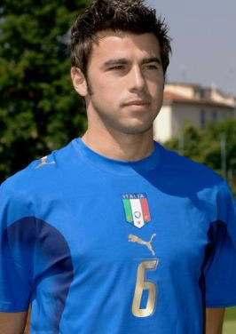 欧冠积分榜形势：拜仁阿森纳全胜，巴黎皇马遭首败，意甲陷危机（欧冠积分风云：拜仁阿森纳全胜领跑，巴黎皇马遭首败，意甲告急）