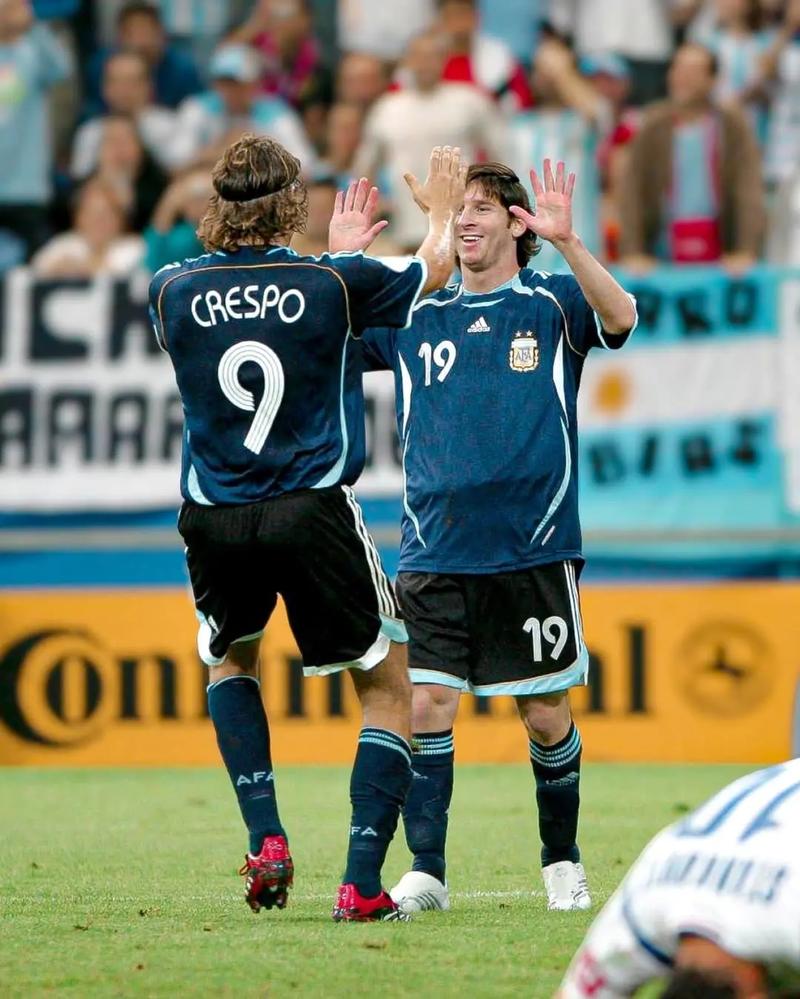 跟队记者：迈尼昂看起来不会续约，但阿莱格里仍在试图说服他（随队记者：迈尼昂续约希望渺茫，阿莱格里仍在努力劝说）