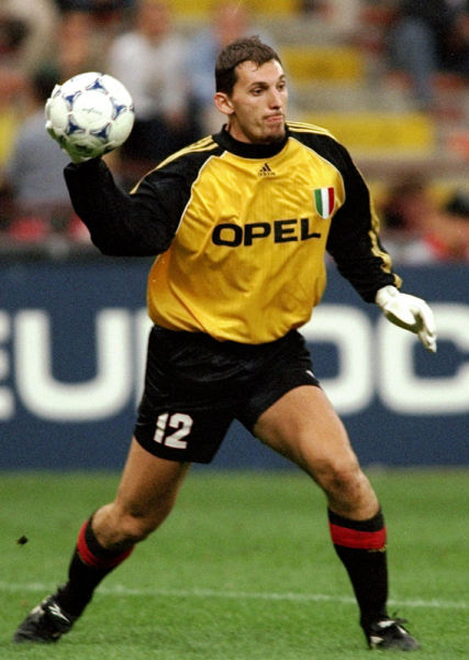 埃弗拉：希望英格兰球迷别再唱足球要回家了，感觉像是诅咒（埃弗拉呼吁英格兰球迷停止唱“足球要回家”，称这像个诅咒）