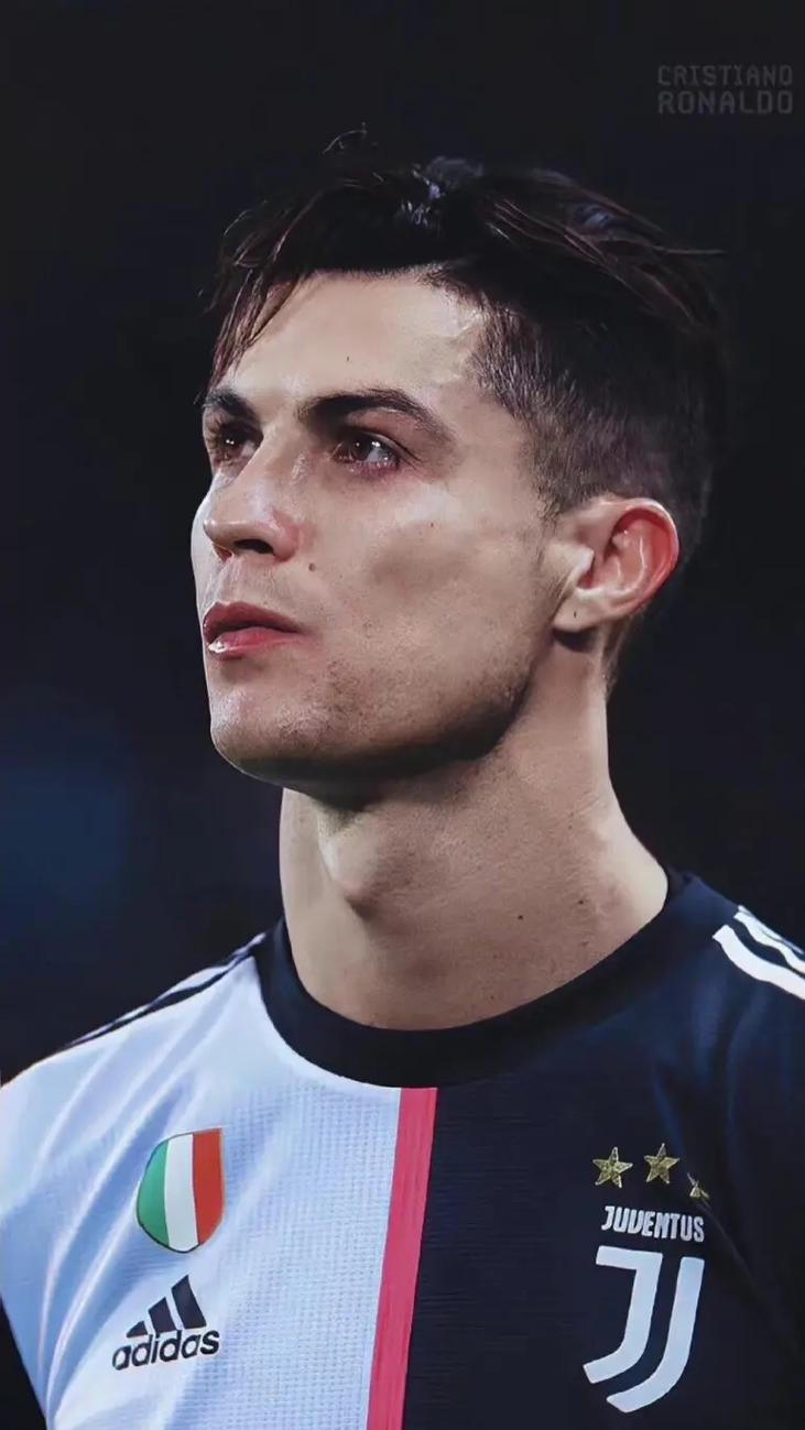 姆巴佩欧冠生涯已5次戴帽，仅次于梅西、C罗和莱万（姆巴佩欧冠第5次上演帽子戏法，排名仅在梅西、C罗、莱万之后）