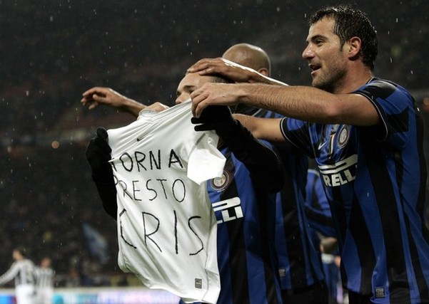 每体：卡萨多腹股沟有些刺痛，初步看来情况并不严重（每体：卡萨多腹股沟出现轻微刺痛，初步判断无大碍）