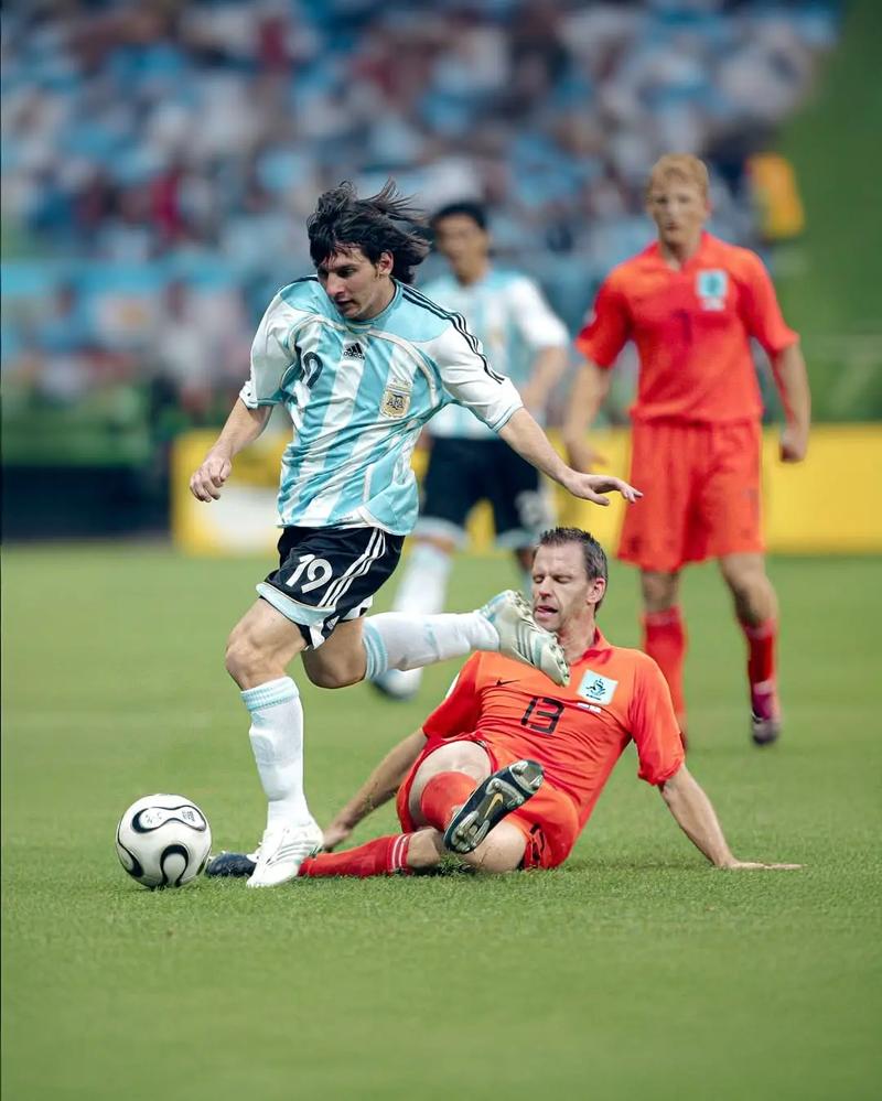 德尚：11月13日是巴黎恐袭案10周年，如果不在这天比赛会更好（德尚：巴黎恐袭案十周年（11月13日）最好不要安排比赛）