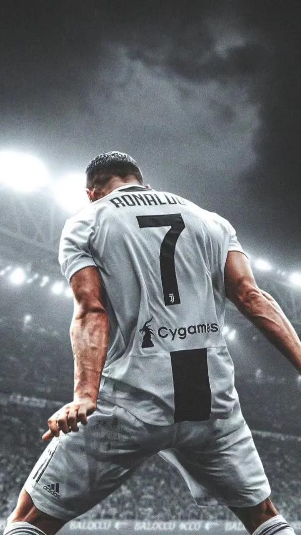 诺伊尔送礼+凯恩隐身！阿森纳3-1拜仁揭秘：欧冠5连胜靠的真是玄学？