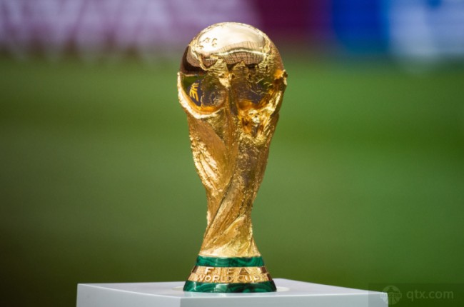 状态全无！浓眉半场4中0贡献0分3板2助，罚球2中0（手感冰冷！浓眉半场4投全失仅0分3板2助，两罚全失）